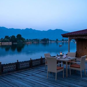 Mascot Houseboats